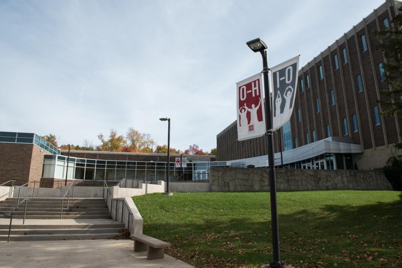 Photograph of Ovalwood Hall, the main academic building at the Mansfield campus of The Ohio State University