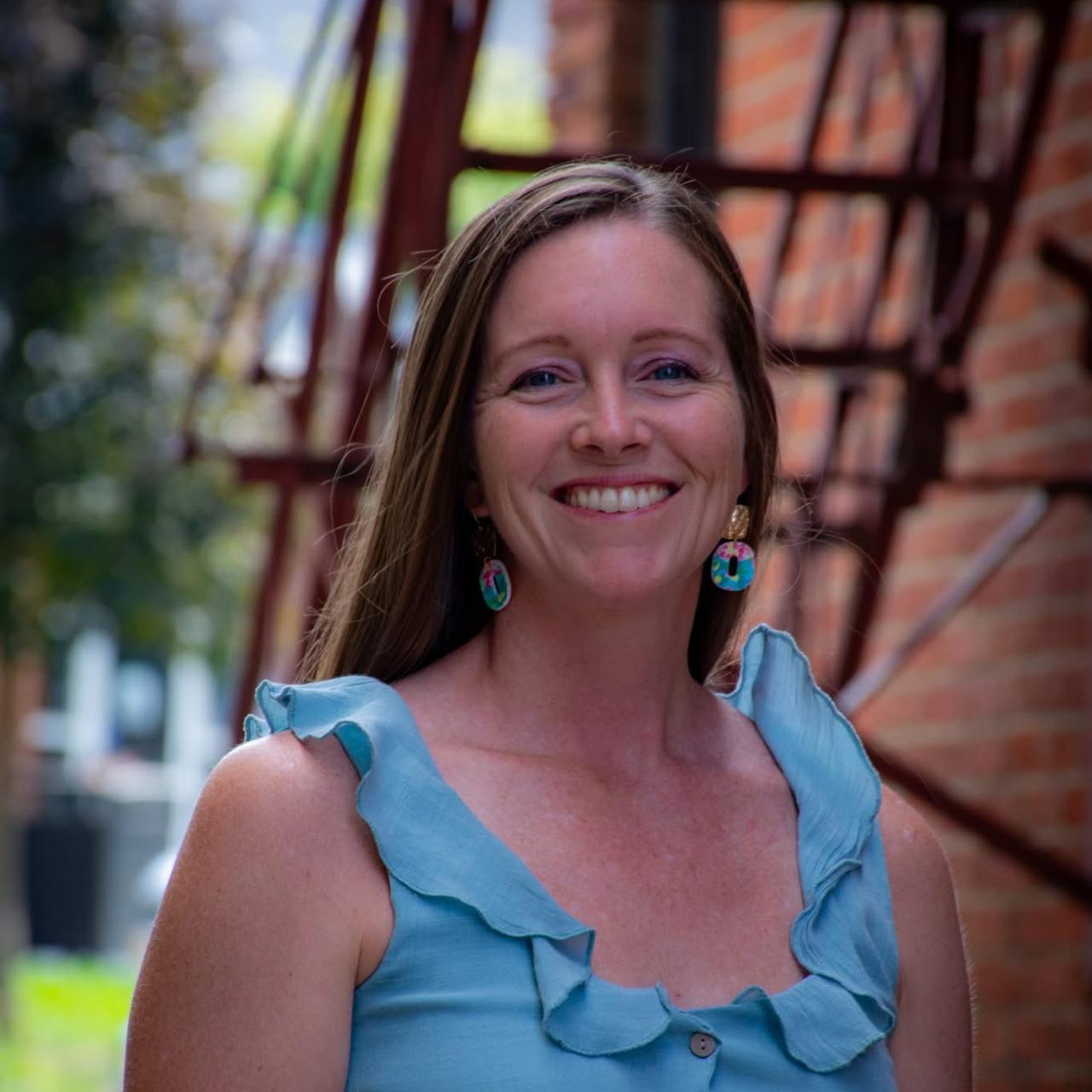 headshot of amy hiner